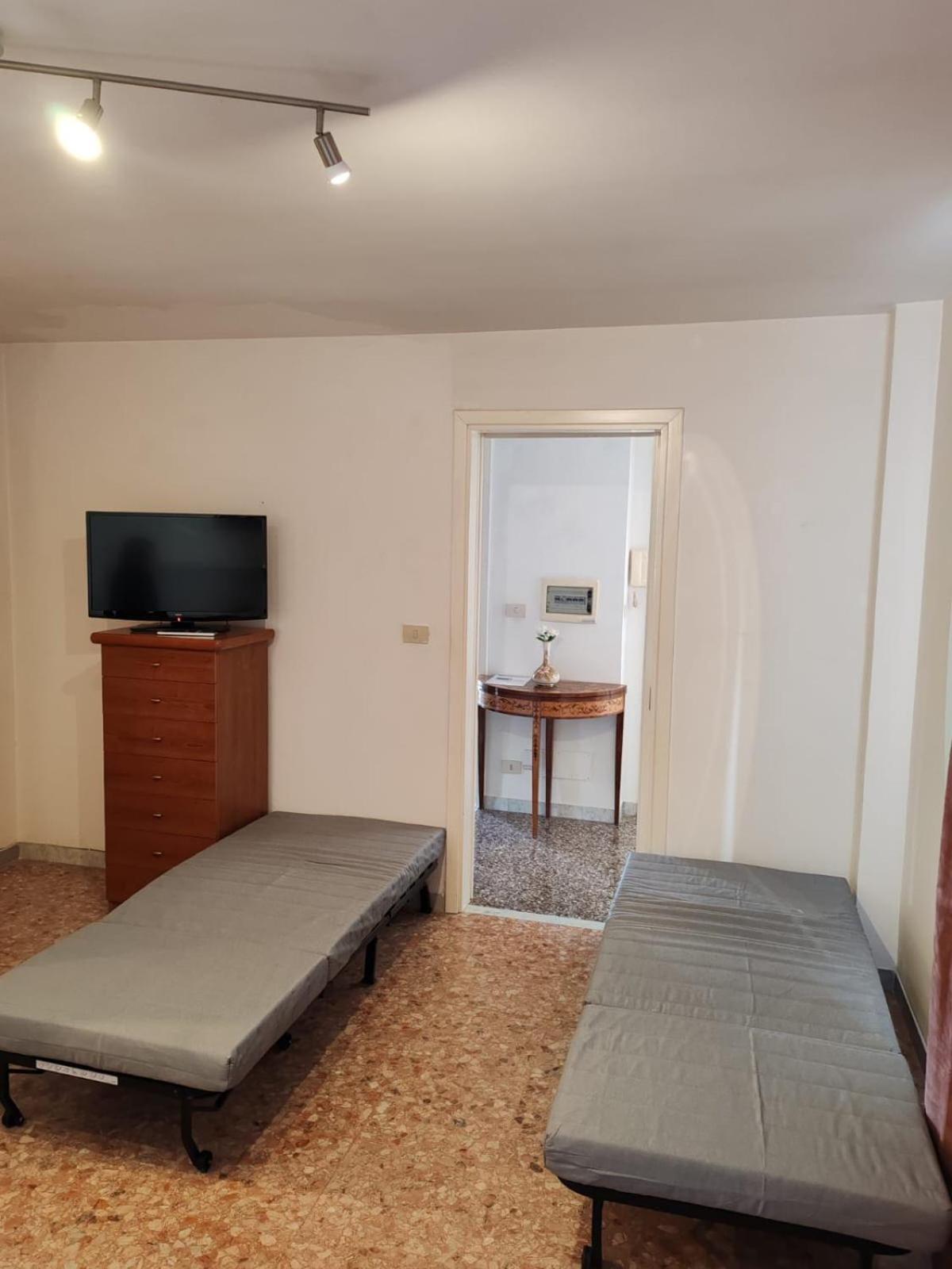 Appartement Grazioso Attico Vicino Al Parco Degli Acquedotti Rome